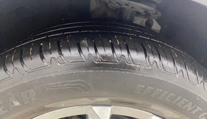 2022 Mahindra XUV700 AX 7 LUXURY P AT 7 STR, Petrol, Automatic, 38,547 km, Left Front Tyre Tread