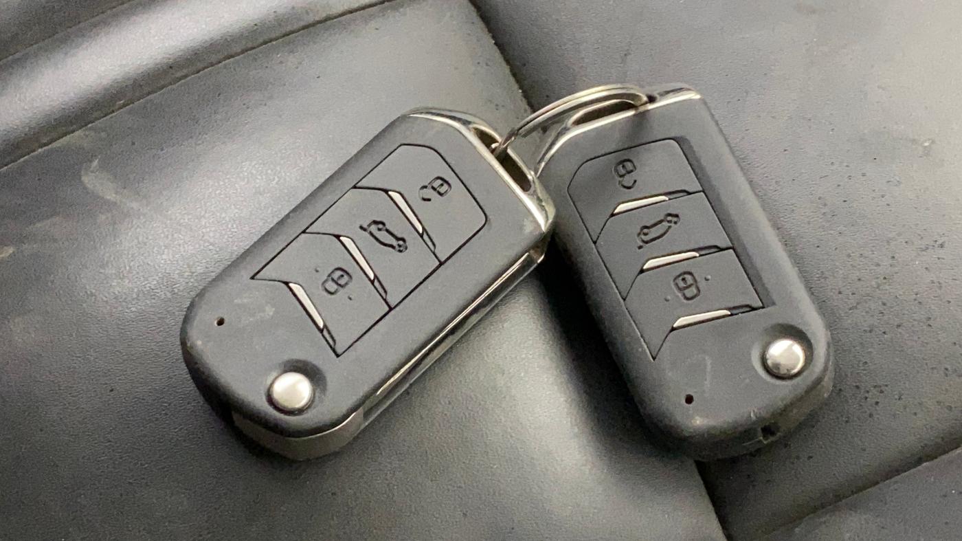 2022 Mahindra XUV700 AX 7 LUXURY P AT 7 STR, Petrol, Automatic, 38,547 km, Key Close Up