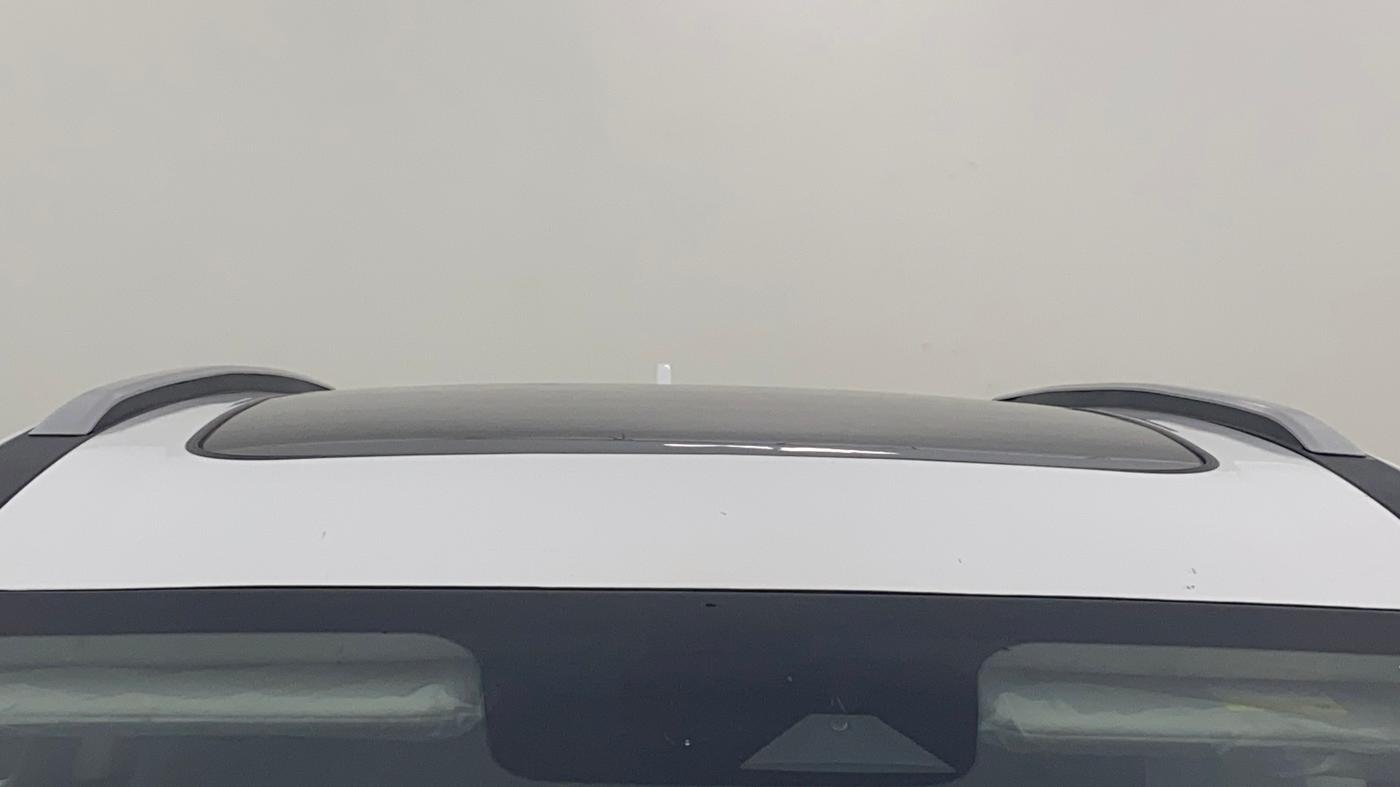 2022 Mahindra XUV700 AX 7 LUXURY P AT 7 STR, Petrol, Automatic, 38,547 km, Moonroof/ Sunroof