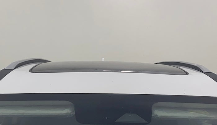 2022 Mahindra XUV700 AX 7 LUXURY P AT 7 STR, Petrol, Automatic, 38,547 km, Moonroof/ Sunroof