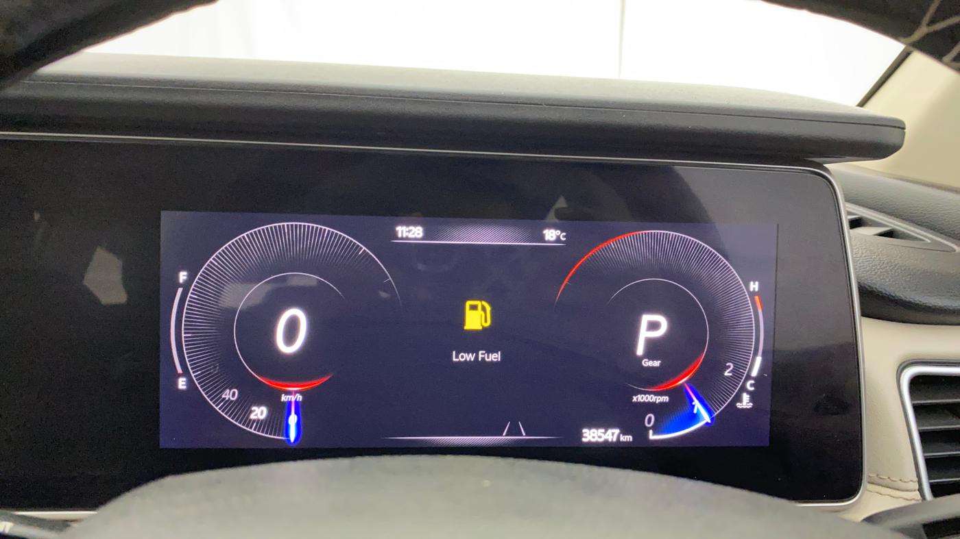 2022 Mahindra XUV700 AX 7 LUXURY P AT 7 STR, Petrol, Automatic, 38,547 km, Odometer Image