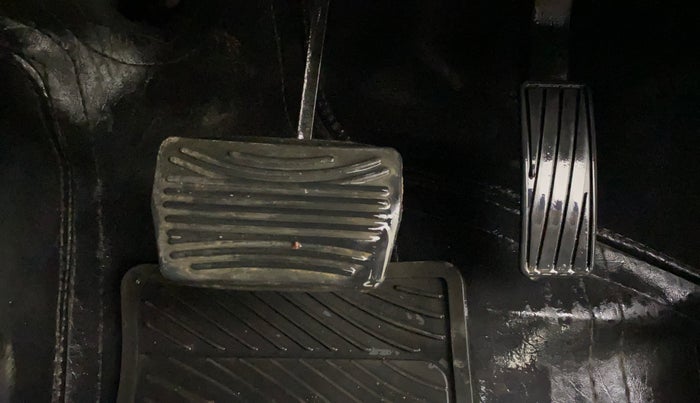 2022 Mahindra XUV700 AX 7 LUXURY P AT 7 STR, Petrol, Automatic, 38,547 km, Pedals