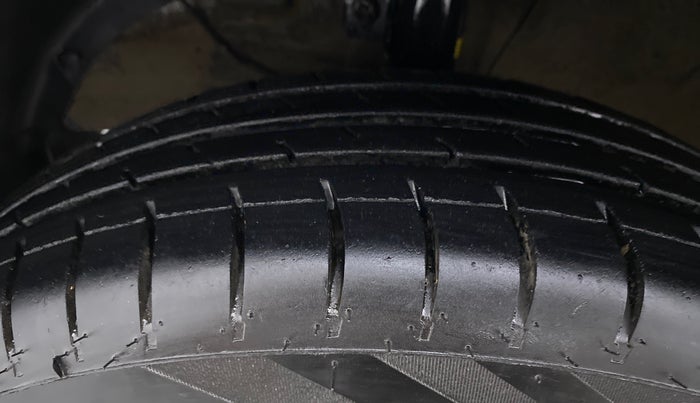 2017 Maruti Dzire VXI, Petrol, Manual, 61,158 km, Left Front Tyre Tread