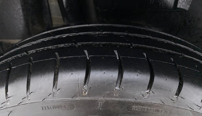 2017 Maruti Dzire VXI, Petrol, Manual, 61,158 km, Right Rear Tyre Tread