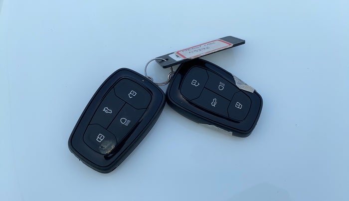 2024 Tata NEXON Creative Plus 1.2 iCNG, CNG, Manual, 20,491 km, Key Close Up