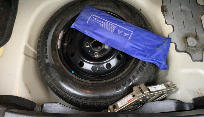 2013 Maruti Swift Dzire VXI, Petrol, Manual, 95,606 km, Dicky (Boot door) - Tool missing