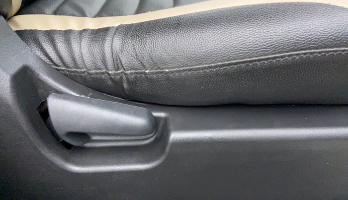 2016 Maruti Wagon R 1.0 VXI, Petrol, Manual, 43,322 km, Driver Side Adjustment Panel
