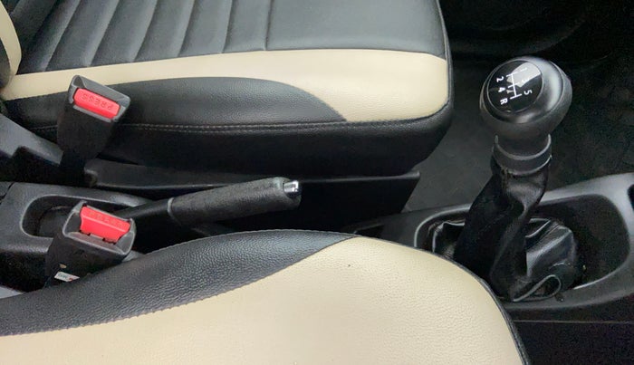 2016 Maruti Wagon R 1.0 VXI, Petrol, Manual, 43,322 km, Gear Lever