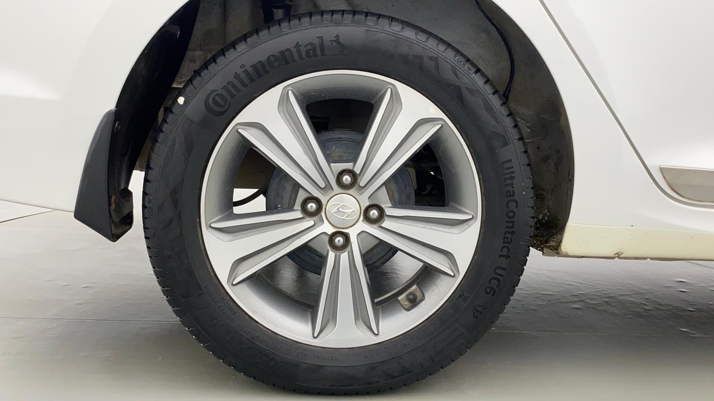2018 Hyundai Verna 1.6 CRDI SX + AT, Diesel, Automatic, 73,815 km, Right Rear Wheel