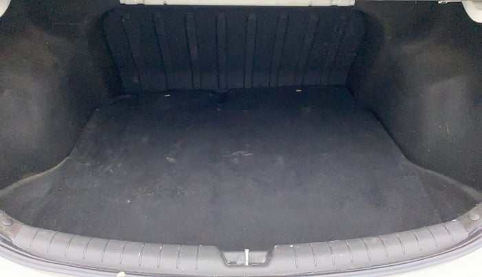 2018 Hyundai Verna 1.6 CRDI SX + AT, Diesel, Automatic, 73,815 km, Boot Inside