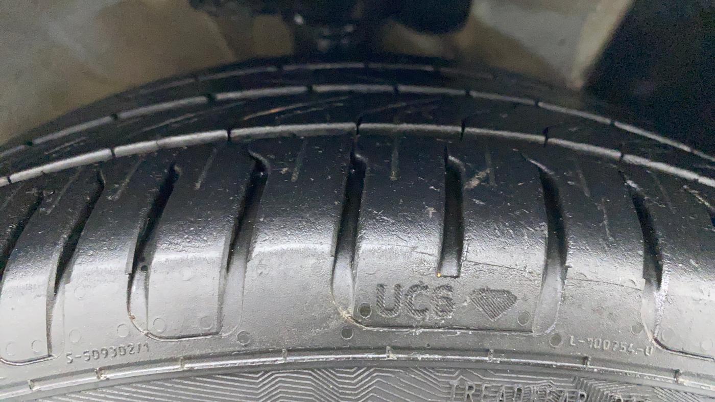 2018 Hyundai Verna 1.6 CRDI SX + AT, Diesel, Automatic, 73,815 km, Right Front Tyre Tread