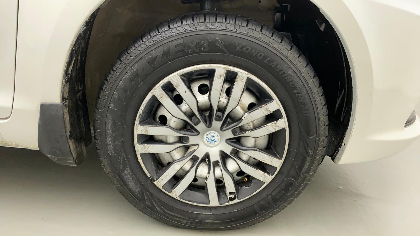 2021 Maruti Swift Dzire TOUR S-CNG, CNG, Manual, 35,476 km, Right Front Wheel