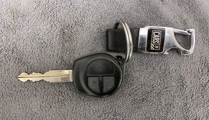 2021 Maruti Swift Dzire TOUR S-CNG, CNG, Manual, 35,476 km, Key Close Up