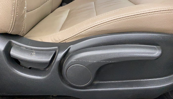 2014 Hyundai Elite i20 SPORTZ 1.4, Diesel, Manual, 1,94,577 km, Driver Side Adjustment Panel