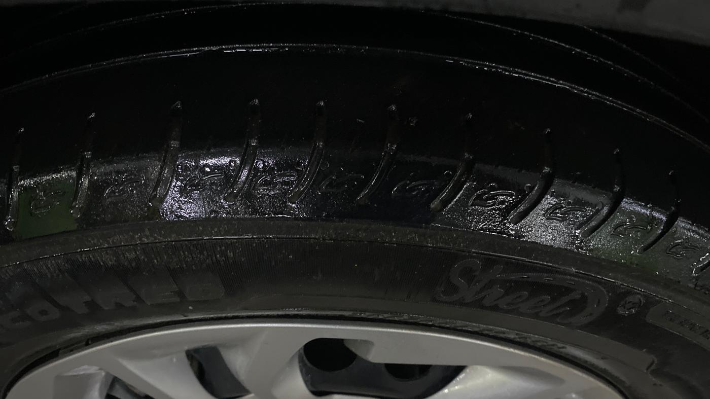 2023 KIA CARENS PRESTIGE 1.5 DIESEL IMT 7 STR, Diesel, Manual, 53,444 km, Left Front Tyre Tread