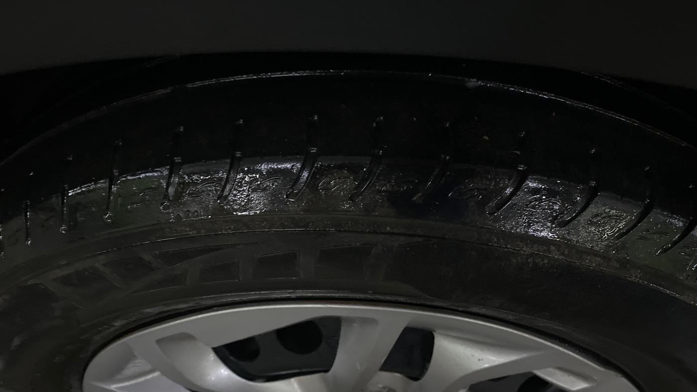 2023 KIA CARENS PRESTIGE 1.5 DIESEL IMT 7 STR, Diesel, Manual, 53,444 km, Right Front Tyre Tread