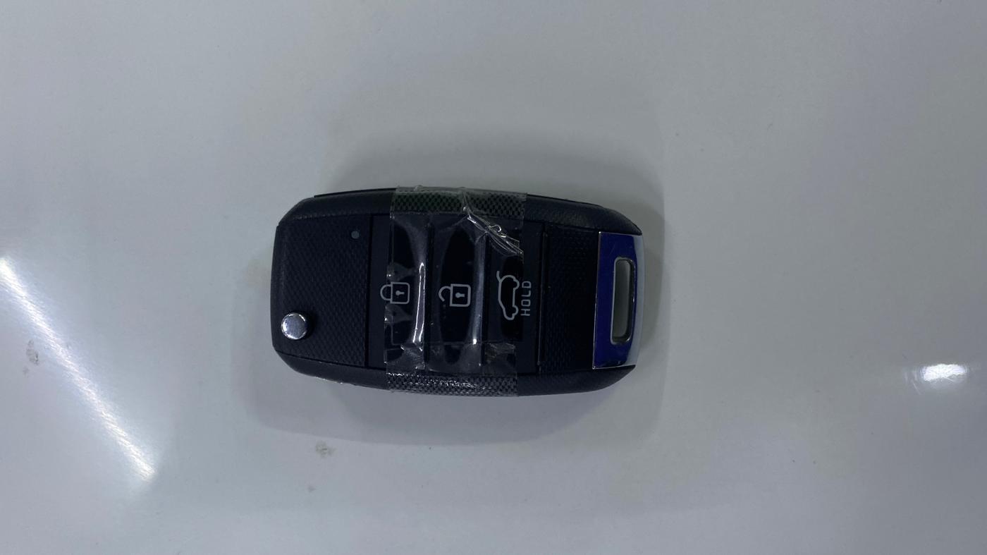 2023 KIA CARENS PRESTIGE 1.5 DIESEL IMT 7 STR, Diesel, Manual, 53,444 km, Key Close Up