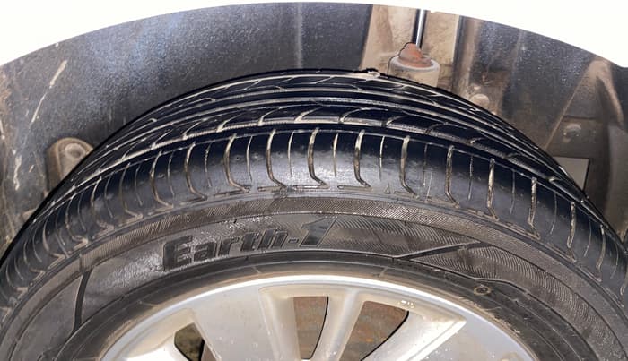 2015 Maruti Swift ZXI, Petrol, Manual, 27,431 km, Left Rear Tyre Tread