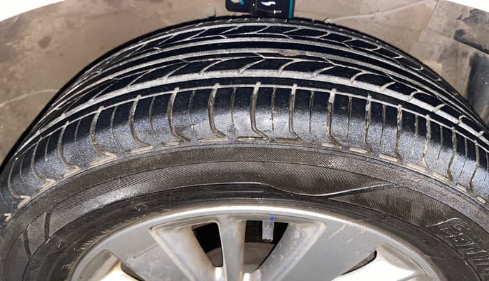 2015 Maruti Swift ZXI, Petrol, Manual, 27,431 km, Right Front Tyre Tread