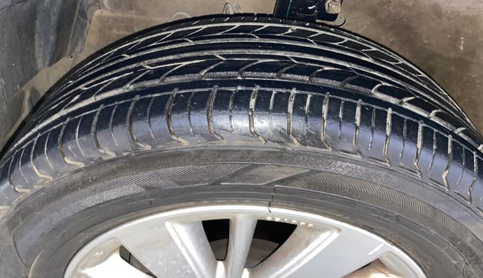 2015 Maruti Swift ZXI, Petrol, Manual, 27,431 km, Left Front Tyre Tread