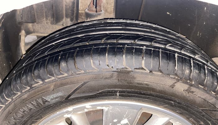 2015 Maruti Swift ZXI, Petrol, Manual, 27,431 km, Right Rear Tyre Tread