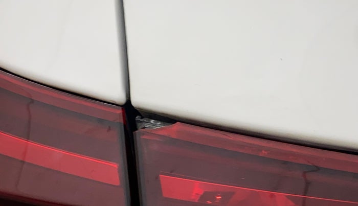 2022 KIA SELTOS HTK PLUS 1.5 IMT, Petrol, Manual, 15,712 km, Left tail light - Minor damage
