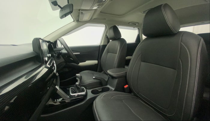 2022 KIA SELTOS HTK PLUS 1.5 IMT, Petrol, Manual, 15,712 km, Right Side Front Door Cabin