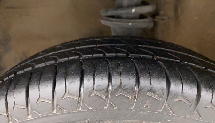 2017 Maruti Alto 800 LXI, Petrol, Manual, 96,378 km, Left Front Tyre Tread