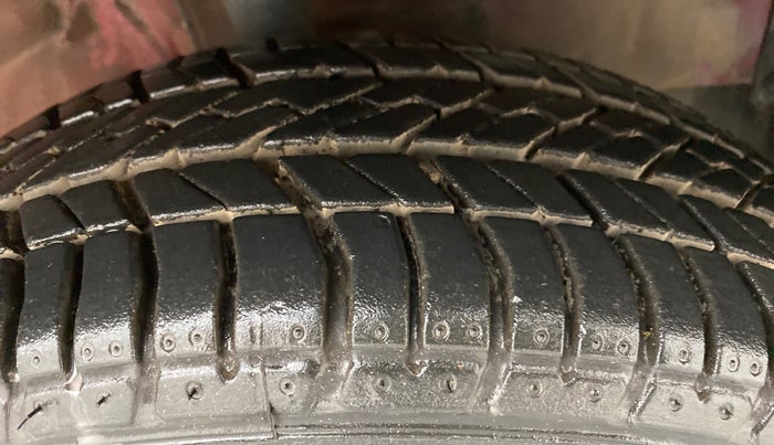 2011 Toyota Etios Liva G, Petrol, Manual, 44,093 km, Right Front Tyre Tread