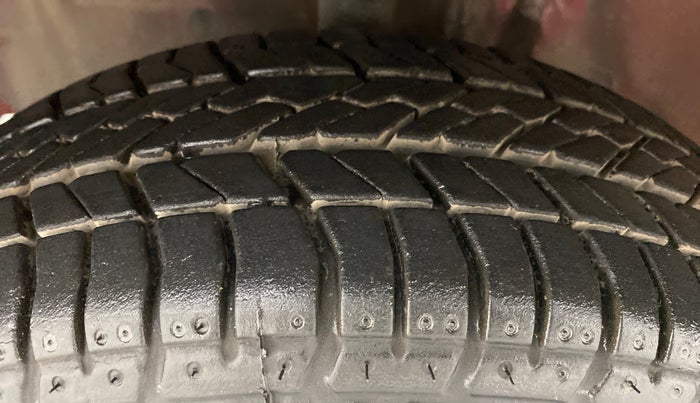 2011 Toyota Etios Liva G, Petrol, Manual, 44,093 km, Left Front Tyre Tread