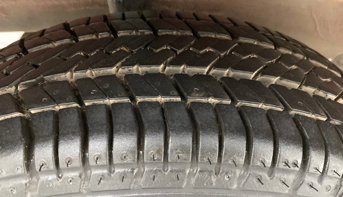 2011 Toyota Etios Liva G, Petrol, Manual, 44,093 km, Right Rear Tyre Tread