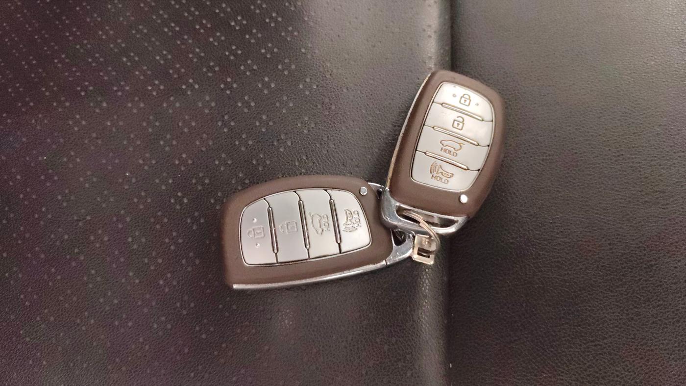 2021 Hyundai VENUE SX PLUS 1.0 TURBO DCT, Petrol, Automatic, 72,129 km, Key Close Up