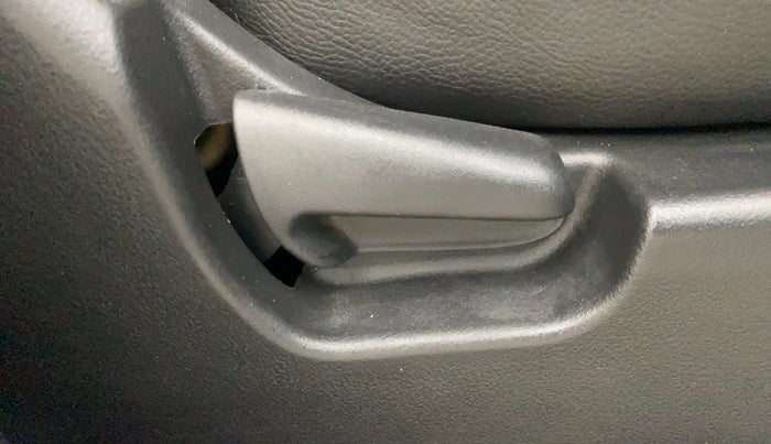 2015 Maruti Wagon R 1.0 VXI, Petrol, Manual, 1,21,130 km, Driver Side Adjustment Panel