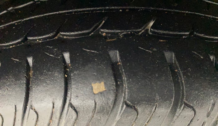2015 Maruti Wagon R 1.0 VXI, Petrol, Manual, 1,21,130 km, Right Front Tyre Tread