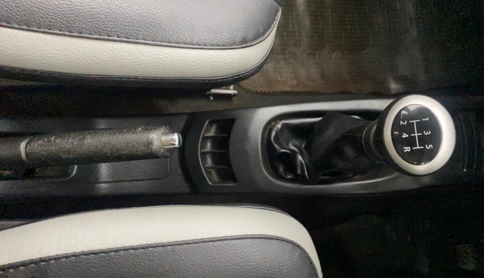 2015 Maruti Wagon R 1.0 VXI, Petrol, Manual, 1,21,130 km, Gear Lever