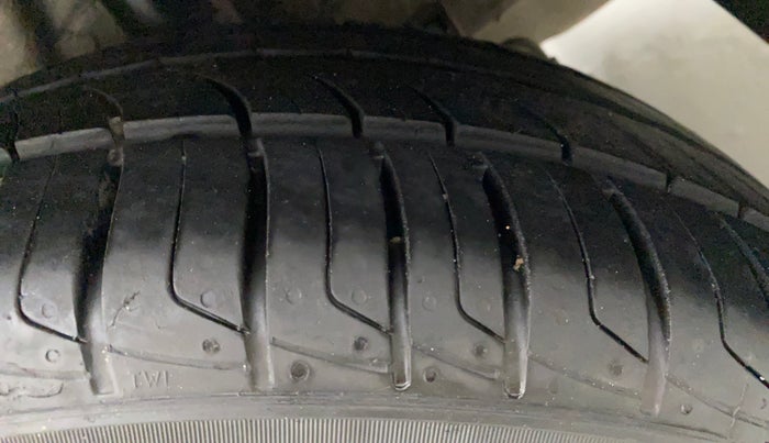 2017 Hyundai Verna 1.6 VTVT SX (O) AT, Petrol, Automatic, 69,690 km, Left Rear Tyre Tread