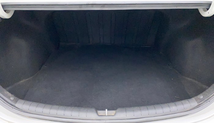 2017 Hyundai Verna 1.6 VTVT SX (O) AT, Petrol, Automatic, 69,690 km, Boot Inside