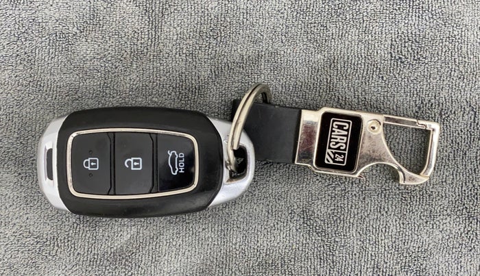 2017 Hyundai Verna 1.6 VTVT SX (O) AT, Petrol, Automatic, 69,690 km, Key Close Up