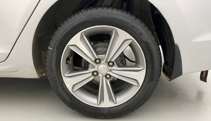 2017 Hyundai Verna 1.6 VTVT SX (O) AT, Petrol, Automatic, 69,690 km, Left Rear Wheel