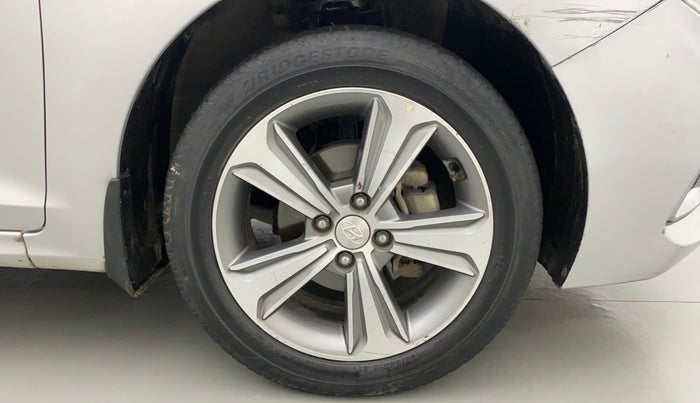 2017 Hyundai Verna 1.6 VTVT SX (O) AT, Petrol, Automatic, 69,690 km, Right Front Wheel