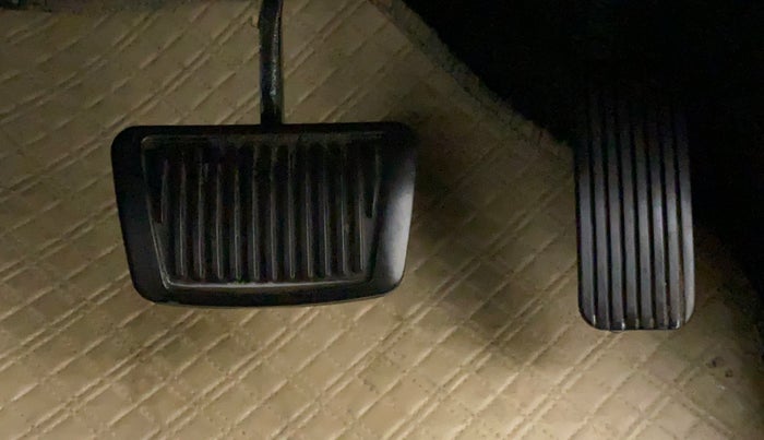 2017 Hyundai Verna 1.6 VTVT SX (O) AT, Petrol, Automatic, 69,690 km, Pedals