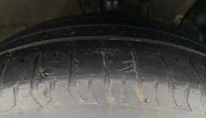 2017 Hyundai Verna 1.6 VTVT SX (O) AT, Petrol, Automatic, 69,690 km, Right Front Tyre Tread