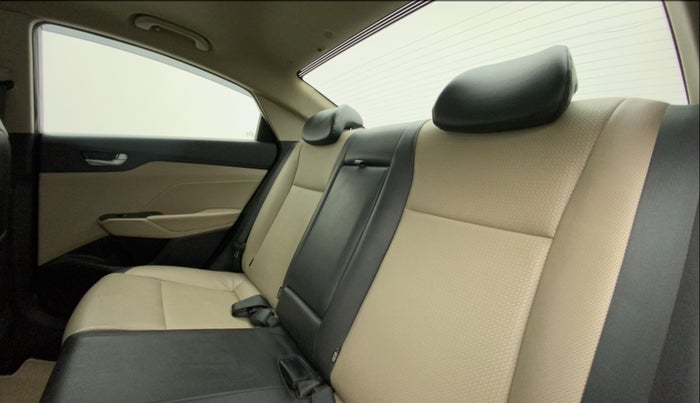 2017 Hyundai Verna 1.6 VTVT SX (O) AT, Petrol, Automatic, 69,690 km, Right Side Rear Door Cabin