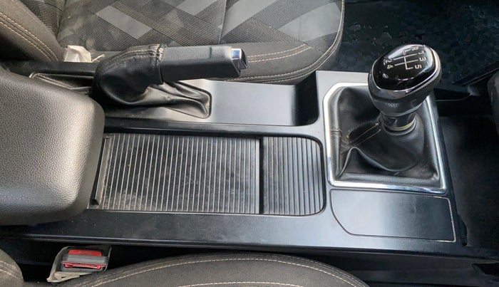 2022 Renault Kiger RXT (O) MT, CNG, Manual, 70,181 km, Gear Lever