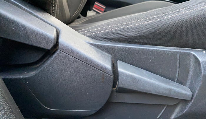 2022 Renault Kiger RXT (O) MT, CNG, Manual, 70,181 km, Driver Side Adjustment Panel