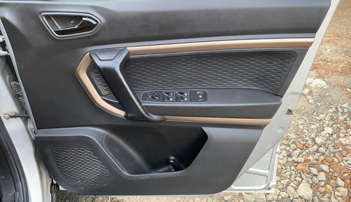 2022 Renault Kiger RXT (O) MT, CNG, Manual, 70,181 km, Driver Side Door Panels Control