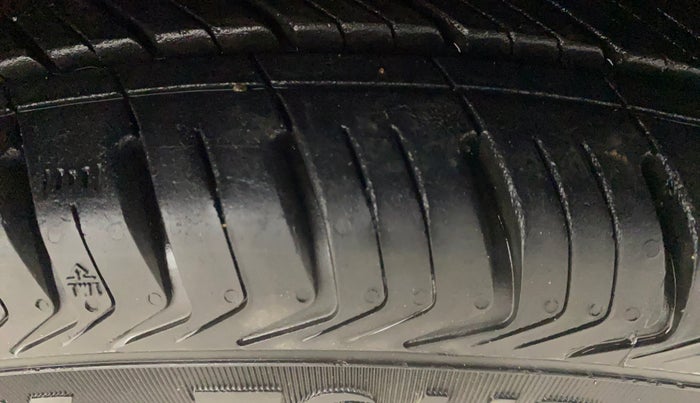 2014 Hyundai Xcent S (O) 1.2, Petrol, Manual, 1,09,221 km, Right Front Tyre Tread