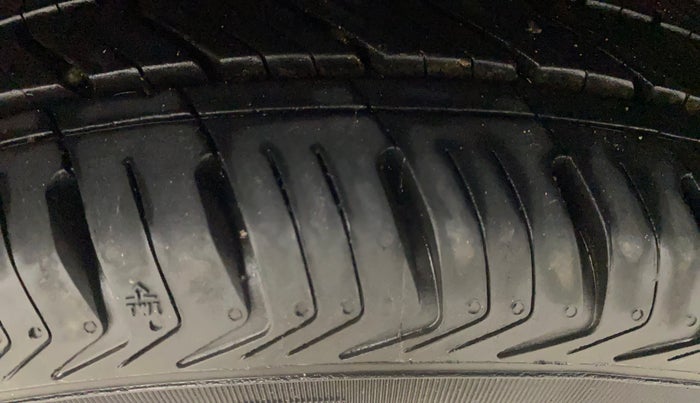 2014 Hyundai Xcent S (O) 1.2, Petrol, Manual, 1,09,221 km, Right Rear Tyre Tread