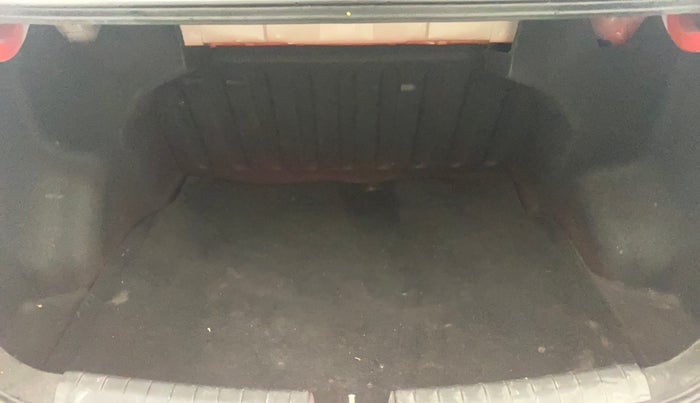 2014 Hyundai Xcent S (O) 1.2, Petrol, Manual, 1,09,221 km, Boot Inside