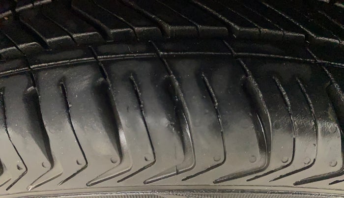 2014 Hyundai Xcent S (O) 1.2, Petrol, Manual, 1,09,221 km, Left Front Tyre Tread